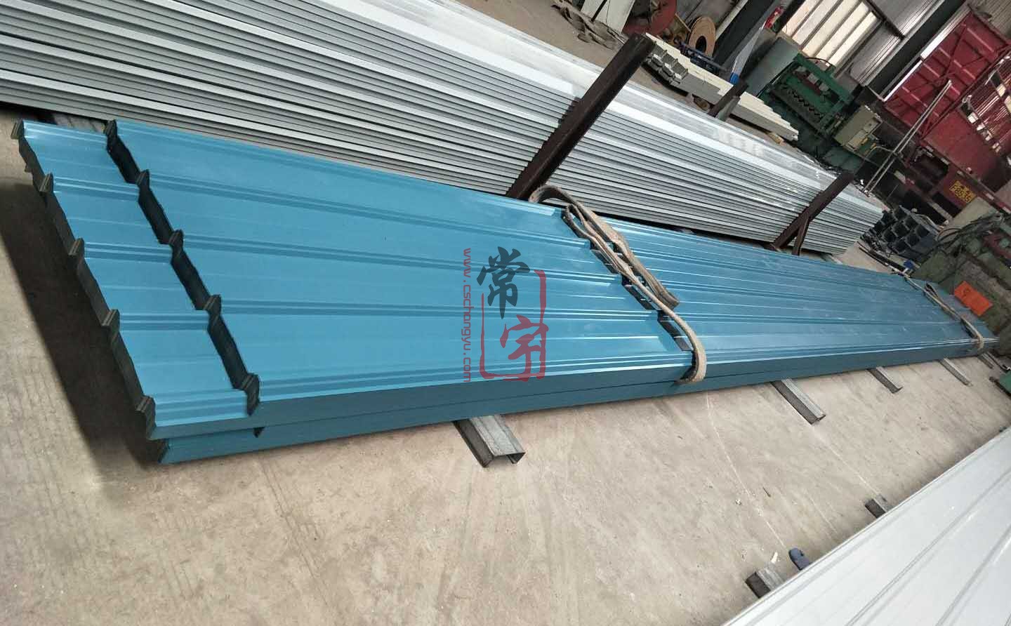 820搭接式彩鋼瓦0.5寶鋼瓷藍(lán)